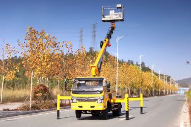 4×2東風(fēng)150馬力國五舉升車_輕型市政道路維修車_定制左/右舵商用款小型微卡救援車