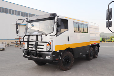 10座專用搶險救災(zāi)車_3m3六驅(qū)加運油罐車_6×6平頭越野工程道路救援車