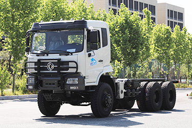 東風(fēng)雙13噸后橋中型卡車底盤_六驅(qū)專用車底盤廠家定制_三橋全驅(qū)越野型底盤